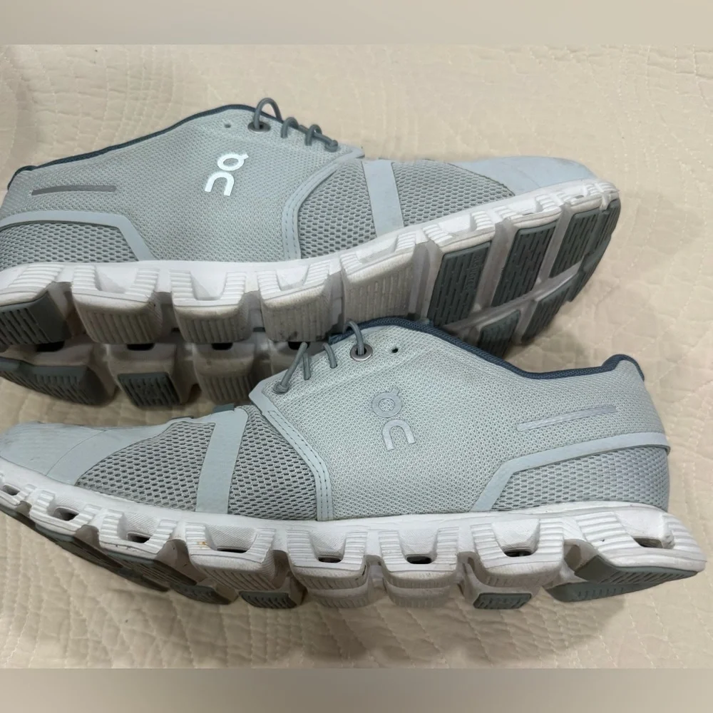 On Running sleek breathable